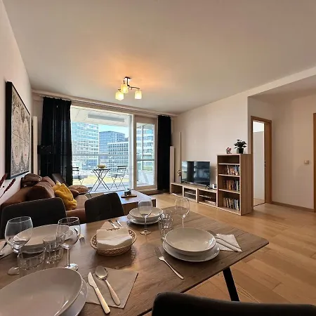 2 In The Downtown Apartment *