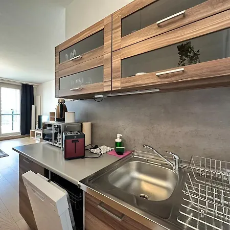 2 In The Downtown Apartment